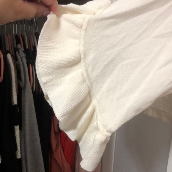 Cropped Sweater With Ruffled Sleeves - Picture 2 of 3